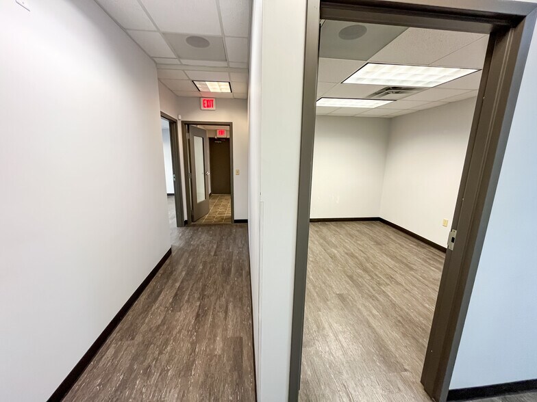 More Photos Of 3460 N Ridge Rd, Wichita Freestanding For Lease
