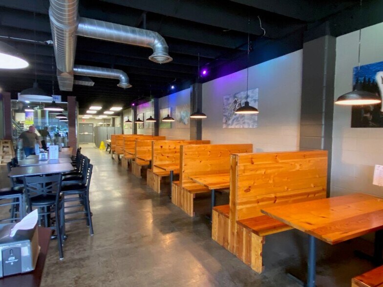 More Photos Of 326 S Broadway St, Estacada Storefront For Sale