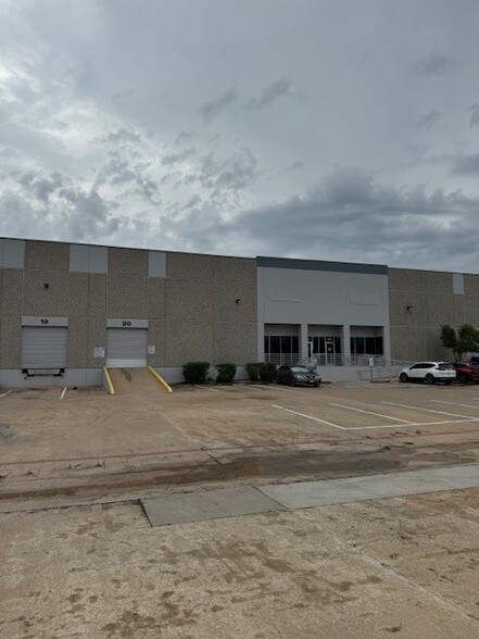 Primary Photo Of 2400 Grand Avenue Pky, Austin Warehouse For Lease