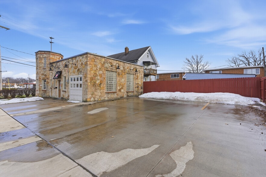 More Photos Of 2860 Noble Rd, Cleveland Office For Sale