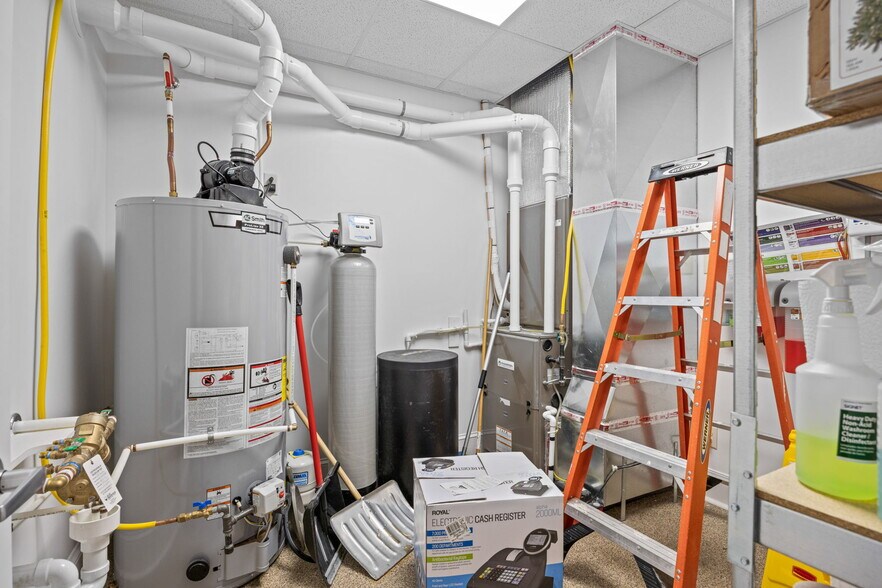 More Photos Of 294 Lee Hwy, Verona General Retail For Lease