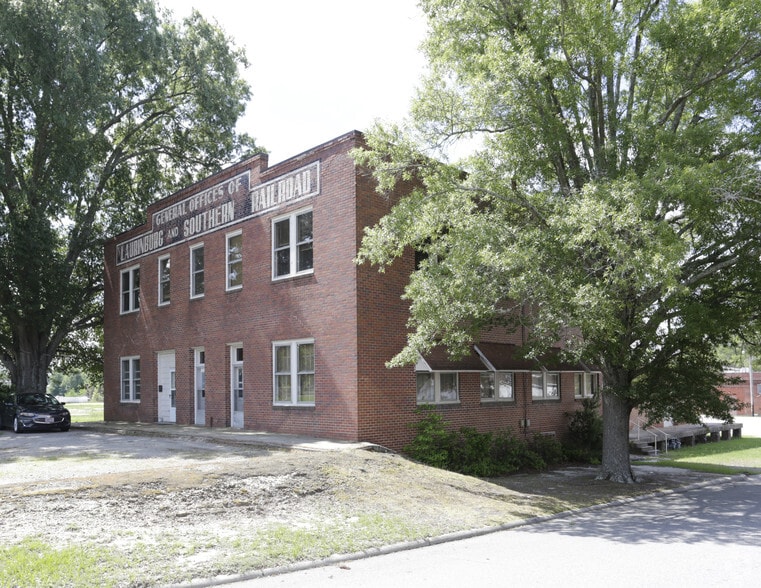 Primary Photo Of 204 E Railroad St, Laurinburg Light Distribution For Sale