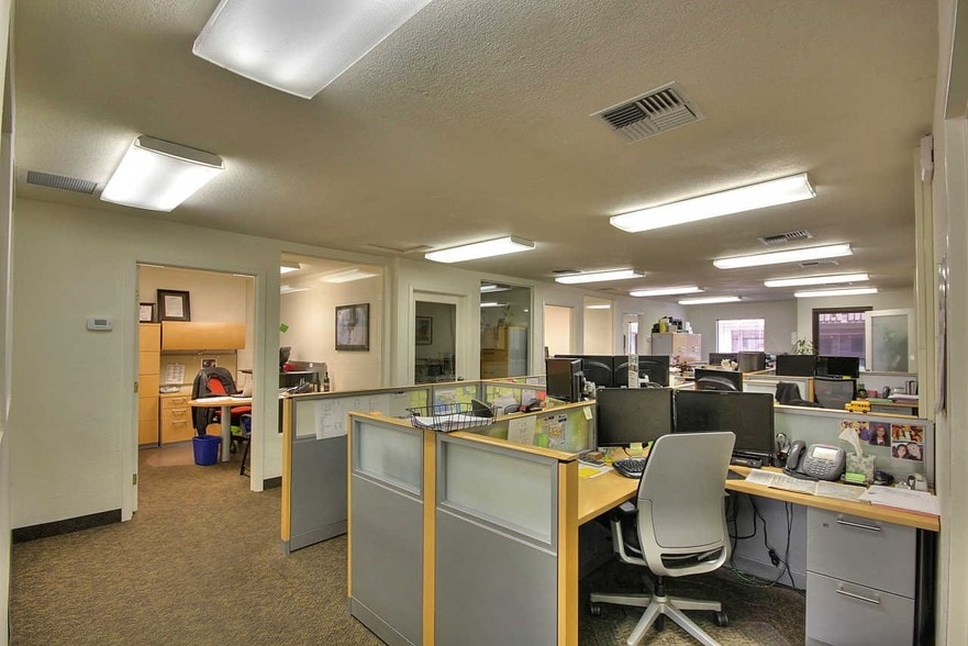 More Photos Of 911-915 Blanco Cir, Salinas Office For Lease