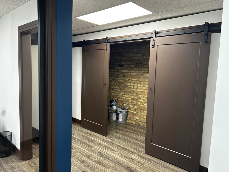 More Photos Of 4042-4044 N Elston Ave, Chicago Storefront Retail Office For Lease