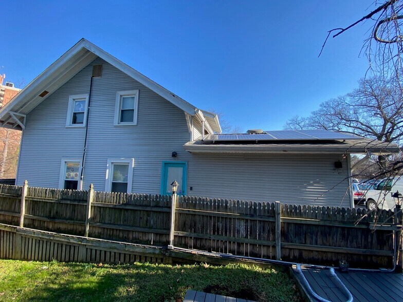 More Photos Of 7010 Westmoreland Ave, Takoma Park General Retail For Sale