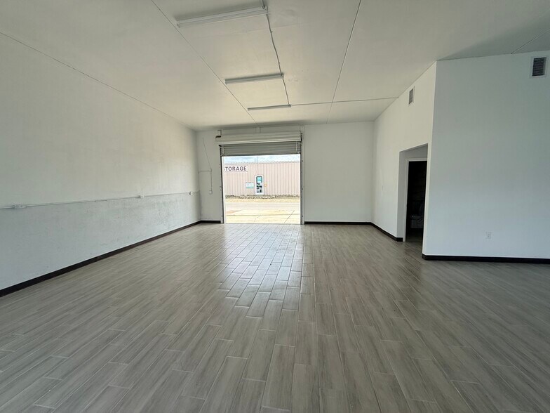 More Photos Of 448 E Venice Ave, Venice Freestanding For Lease