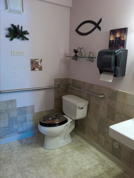 More Photos Of 606 W Byers Ave, Hot Sulphur Springs Flex For Sale