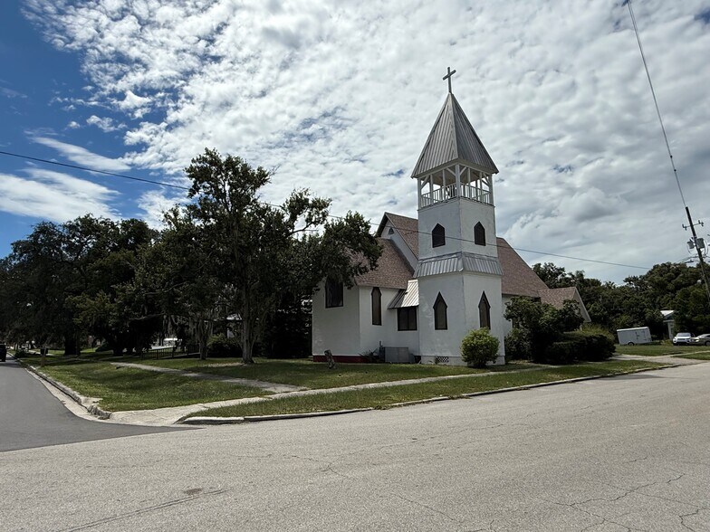More Photos Of 18-20 E Pleasant St, Avon Park Religious Facility For Sale