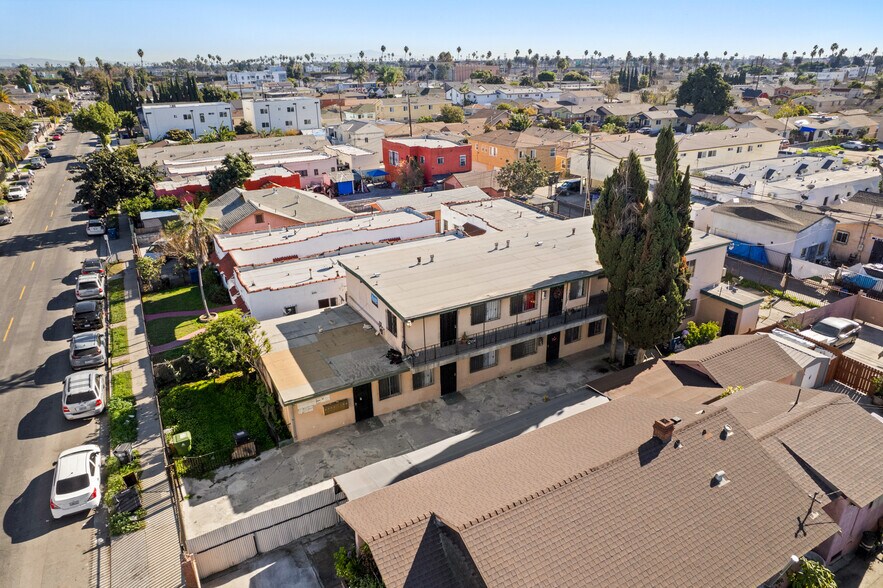 More Photos Of 732 W 76th St, Los Angeles Apartments For Sale