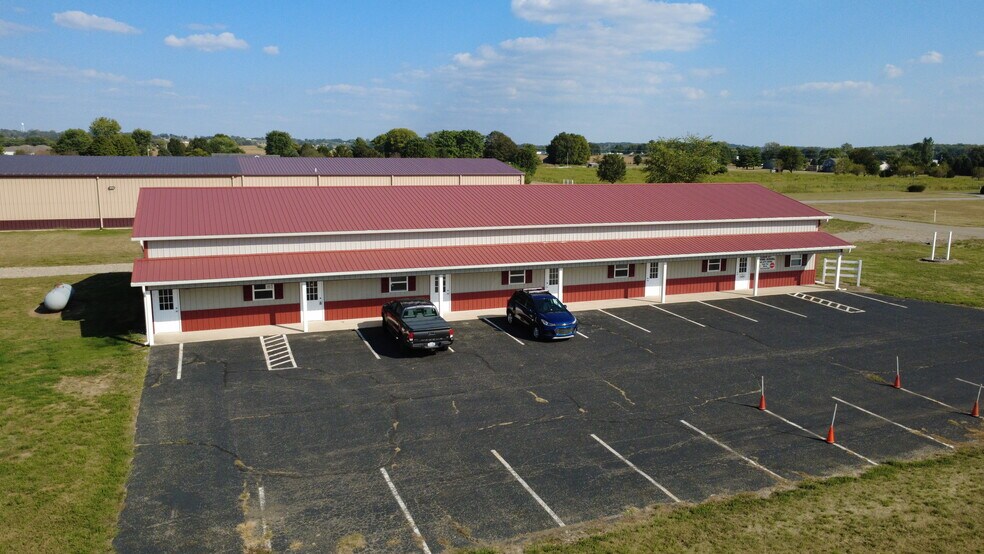 More Photos Of 665 Granite Dr, Circleville Light Distribution For Lease