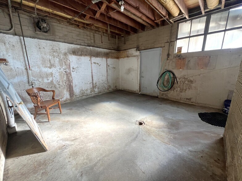 More Photos Of 1011 Washington st, Chillicothe Office For Sale