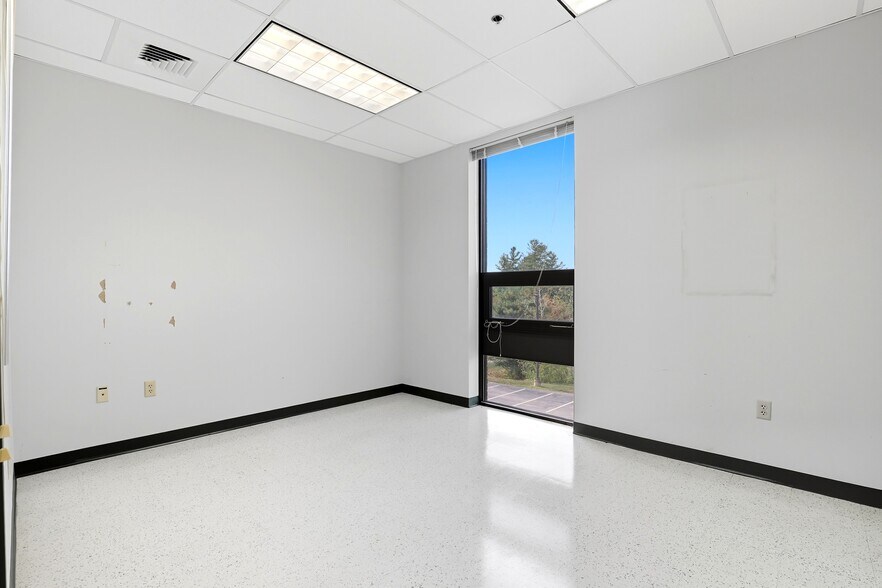 More Photos Of 25 Manchester St, Merrimack Loft Creative Space For Lease