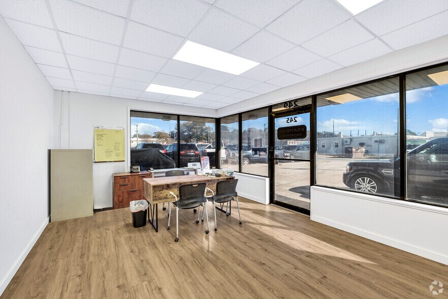 More Photos Of 245 Pennsylvania Ave, Virginia Beach Auto Repair For Lease