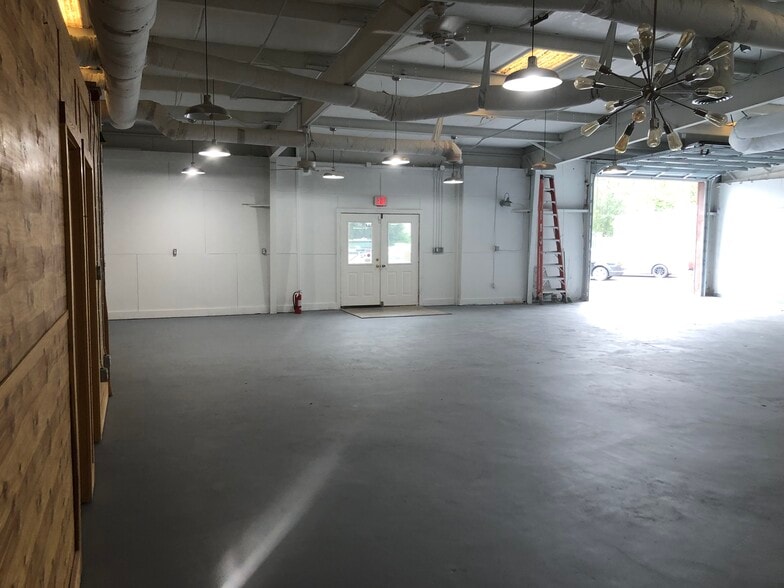 More Photos Of 1856 Belgrade Ave, Charleston Flex For Lease