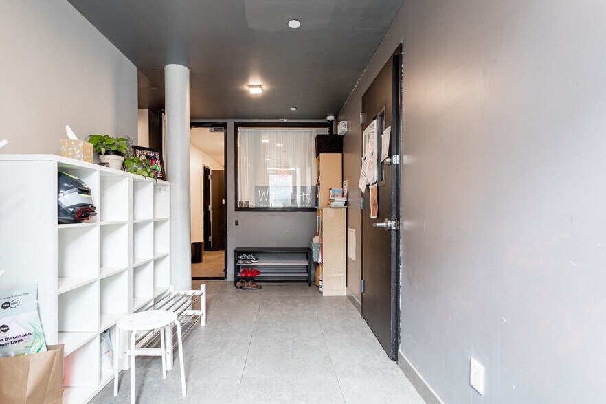 More Photos Of 573 Metropolitan Ave, Brooklyn Office For Lease