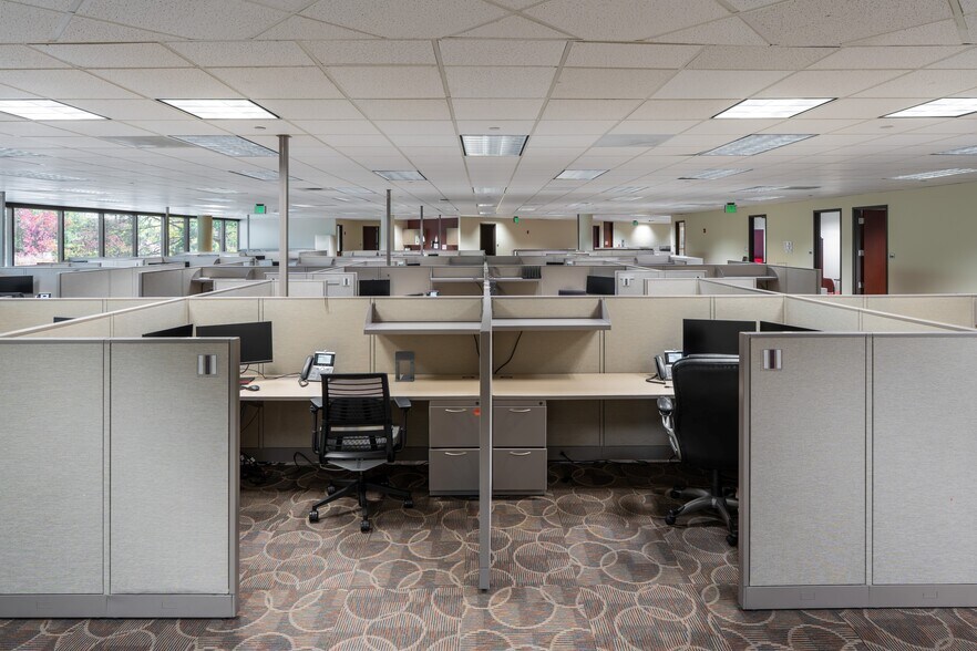 More Photos Of 1-2 Chase Corporate Dr, Hoover Business Park For Lease