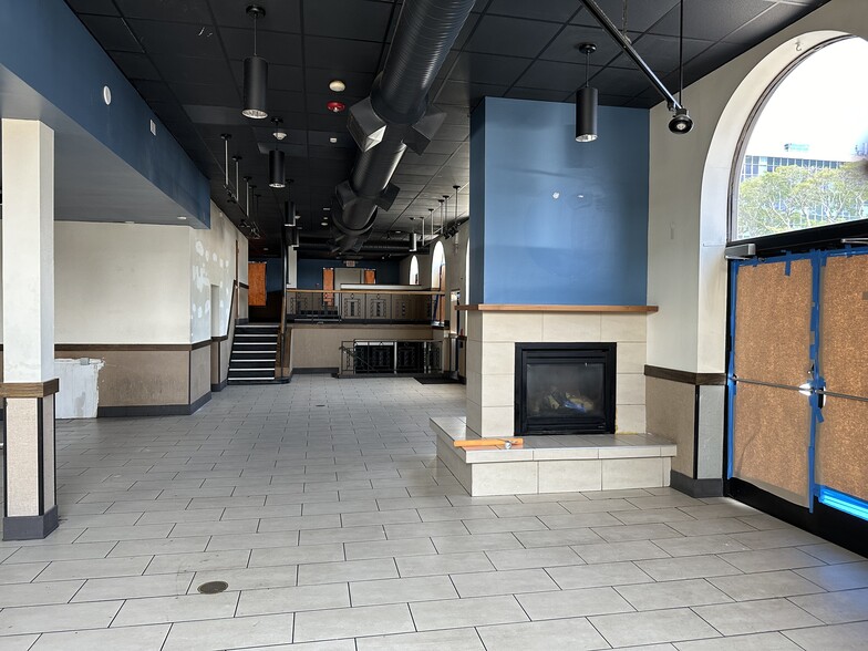 More Photos Of 101 W Park Ave, Long Beach Storefront For Lease