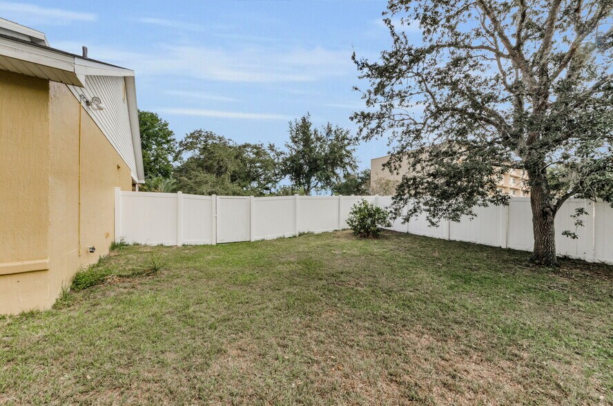 More Photos Of 11748 La Madera Blvd, Port Richey Office For Sale