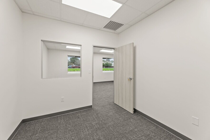 More Photos Of 10042 FM 1976, Universal City Unknown For Lease