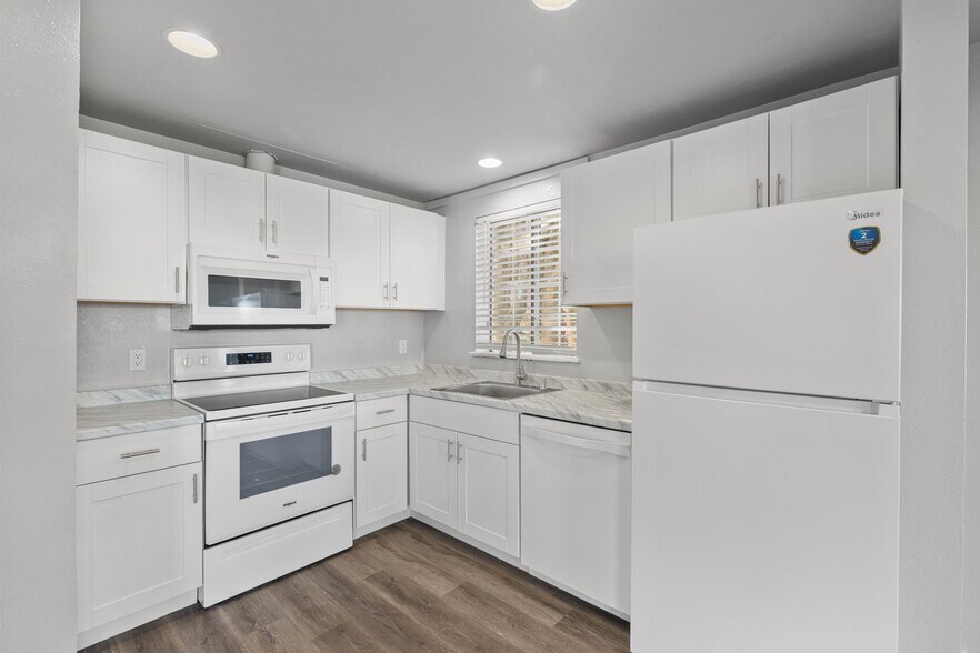 More Photos Of 23110 30th Ave S, Des Moines Apartments For Sale