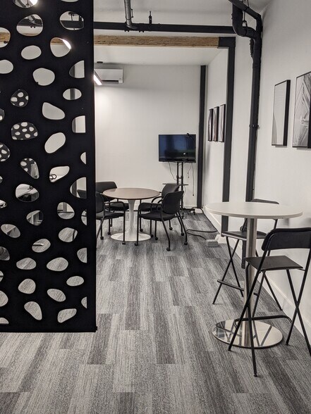 More Photos Of 77 Front St, Danville Medical For Lease