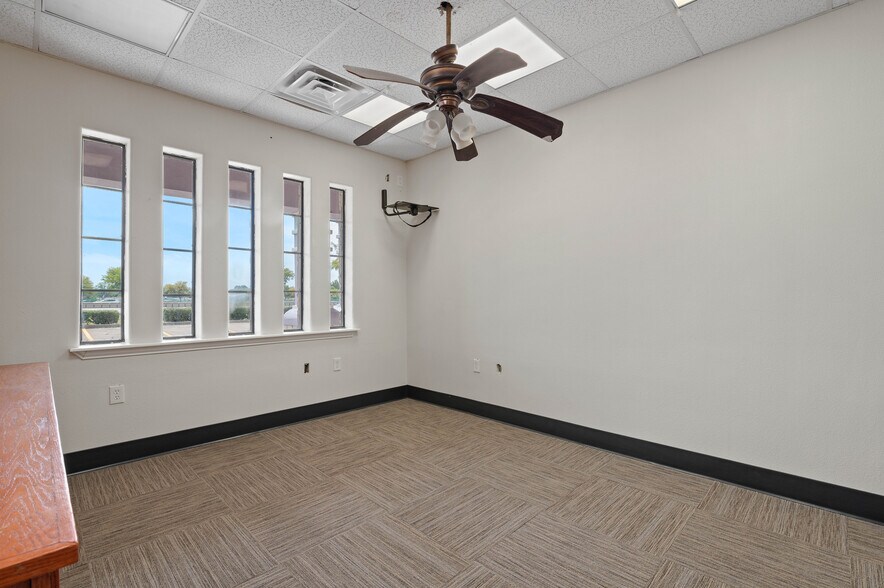 More Photos Of 3605 Interstate 30, Mesquite Medical For Lease