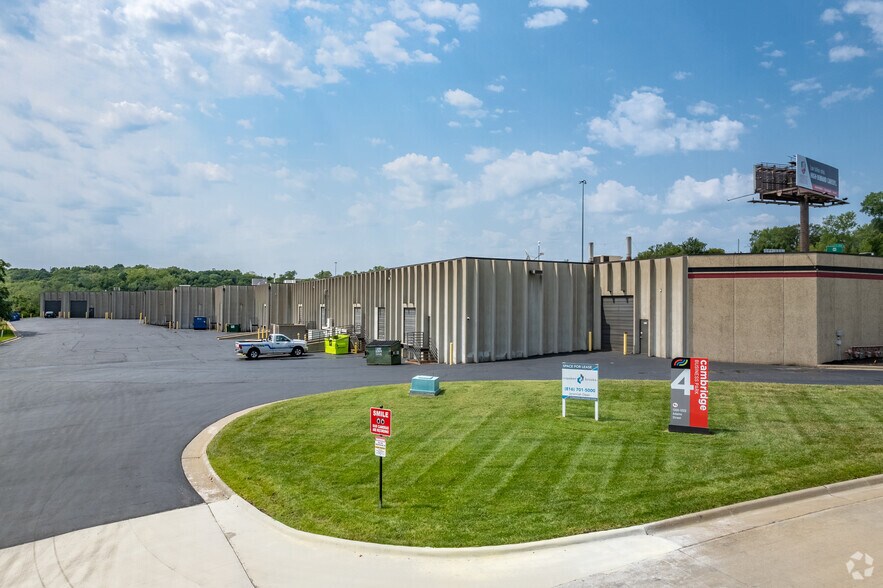 More Photos Of 1300-1322 Adams St, Kansas City Manufacturing For Lease