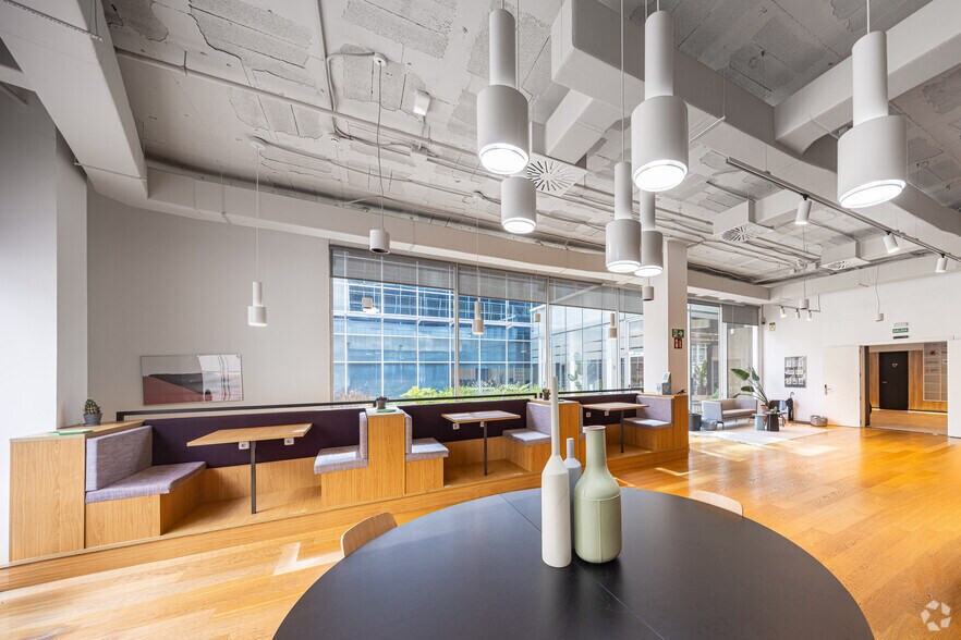 More Photos Of 193-201 Carrer de Pallars, Barcelona Coworking Space