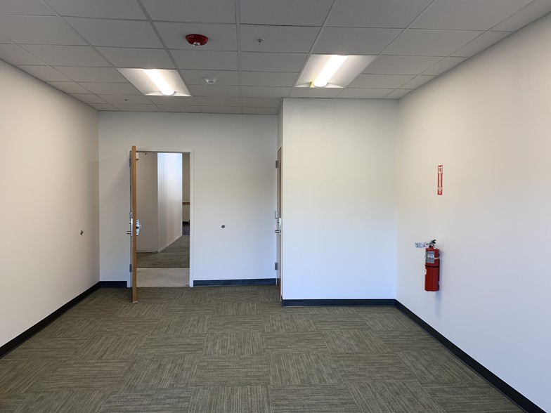 More Photos Of 4 Plaza Way, Fairhaven Bank For Lease