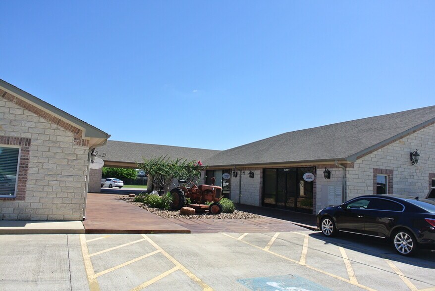 Primary Photo Of 4003 W Stan Schlueter Loop, Killeen Medical For Sale