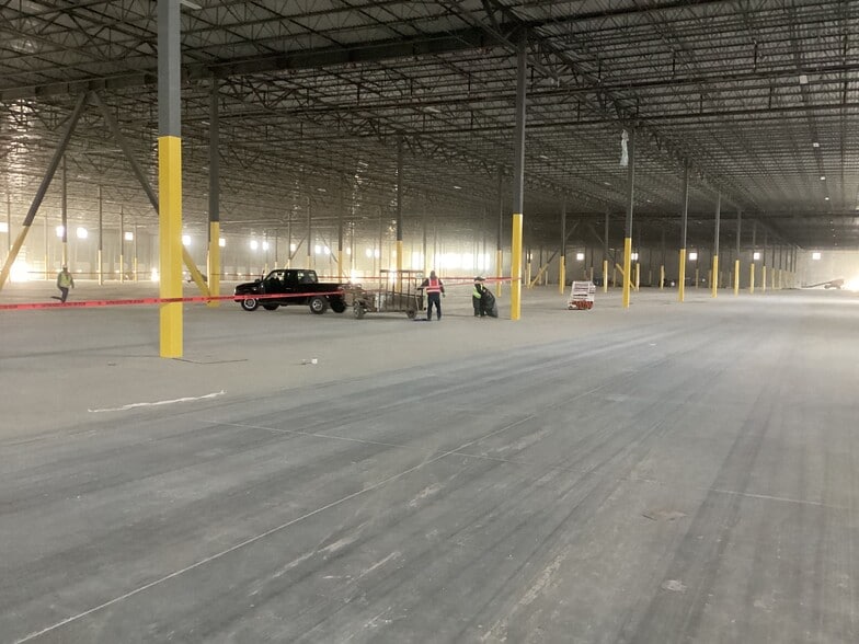 More Photos Of 15409 Mercury Dr, Laredo Distribution For Sale