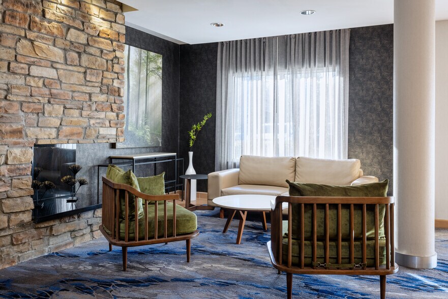 More Photos Of 809 Venture Dr, Smithfield Hotel For Sale