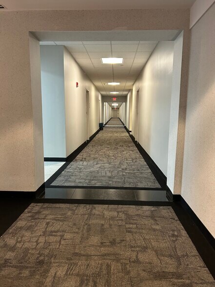 More Photos Of 2250 E Devon Ave, Des Plaines Medical For Lease