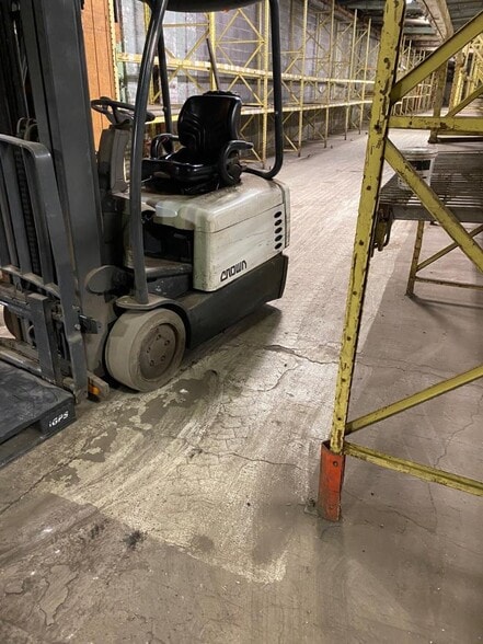 More Photos Of 111-135 Paine St, Troy Distribution For Sale