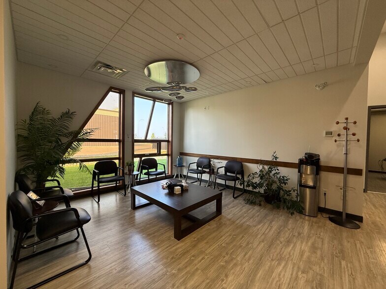 More Photos Of 518 Laura Av, Red Deer County Office For Sale