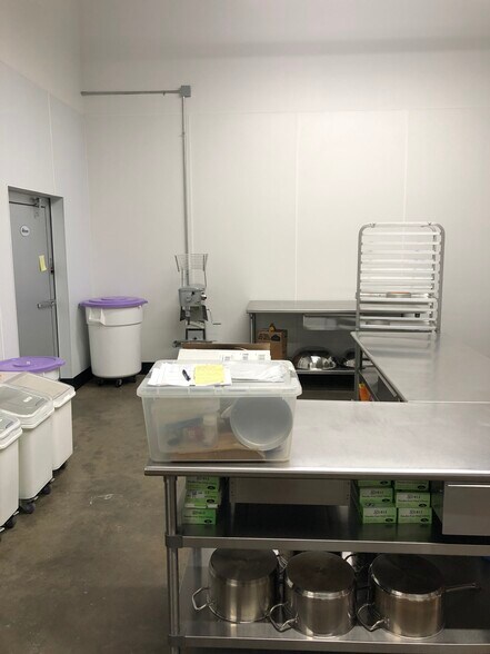 More Photos Of 8120-8144 Flannery Ct, Manassas Warehouse For Lease