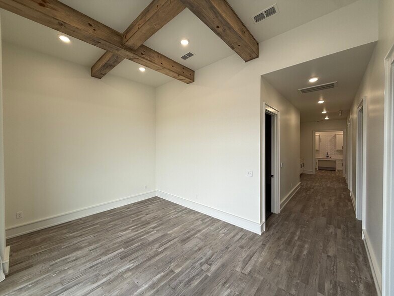 More Photos Of 8808 Valencia Ave, Lubbock Warehouse For Sale