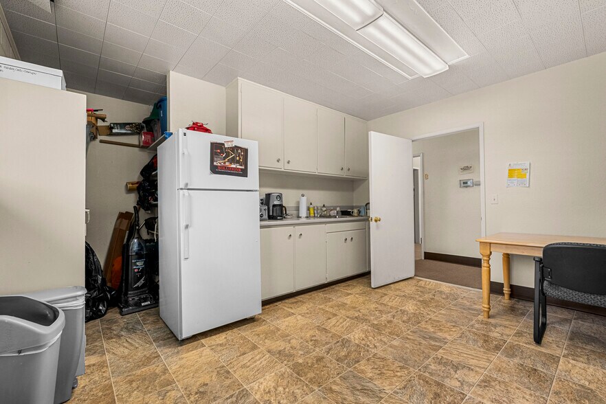 More Photos Of 1024 Simon Dr, Placerville Office For Sale