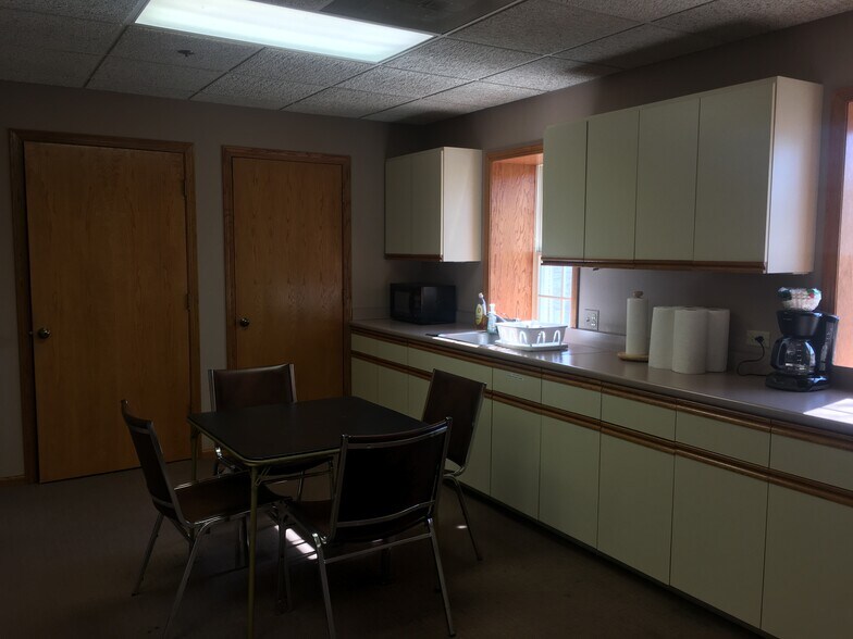 More Photos Of 1015-1025 W Wise Rd, Schaumburg Office For Sale