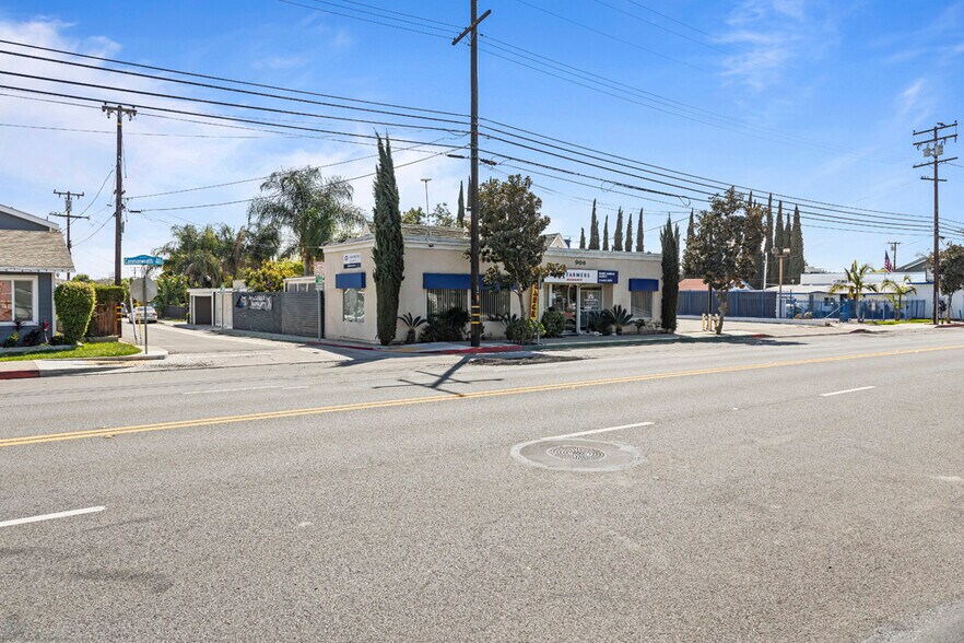 More Photos Of 906 E Commonwealth Ave, Fullerton Storefront For Sale