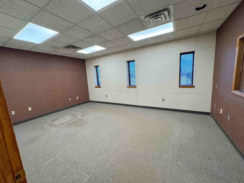 More Photos Of 2912 N Shields Blvd, Moore Manufacturing For Lease