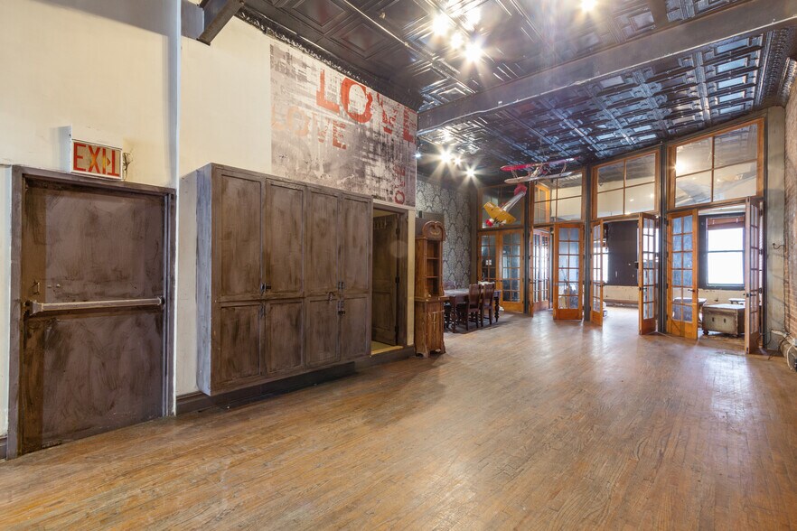 More Photos Of 45 E 34th St, New York Storefront Retail Office For Lease