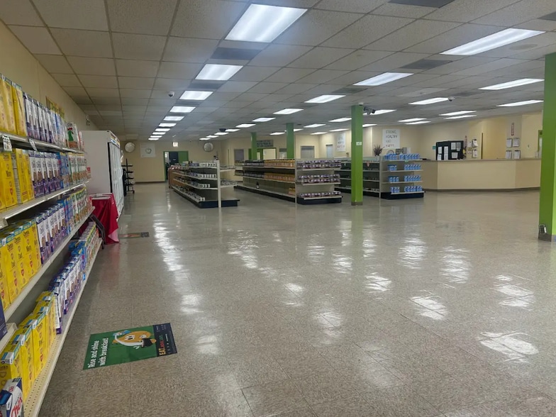 More Photos Of 416 E 43rd St, Chicago Convenience Store For Sale