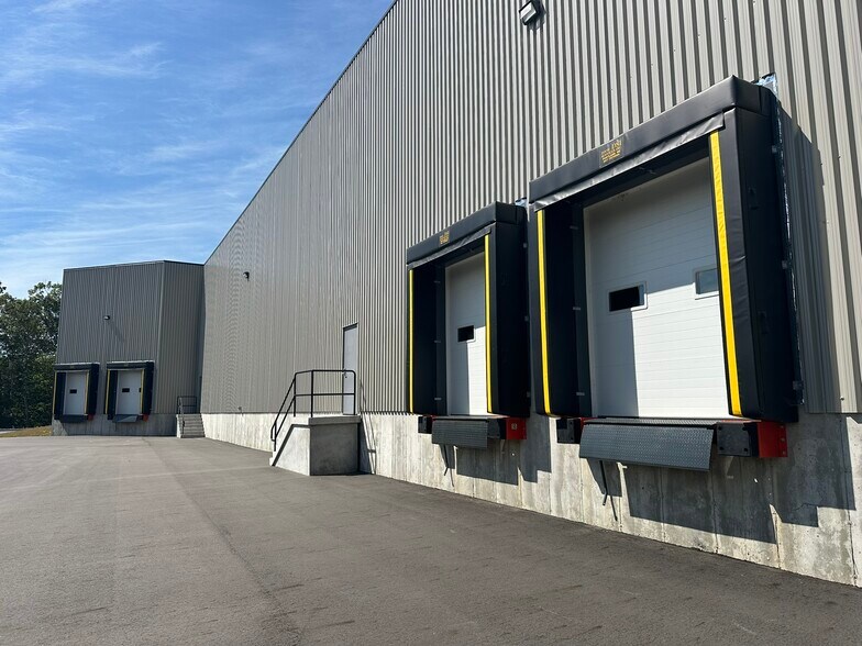 More Photos Of 57 Recycle Dr, Topsham Industrial For Lease