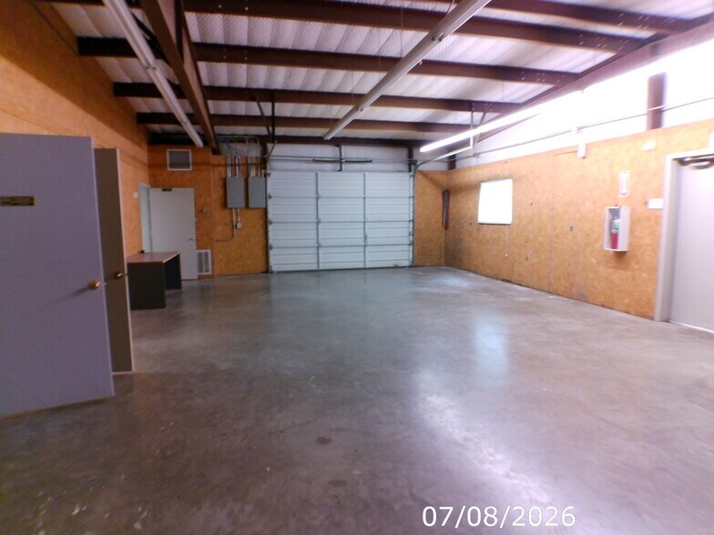 More Photos Of 204 N 2nd St, Ozark Office For Sale