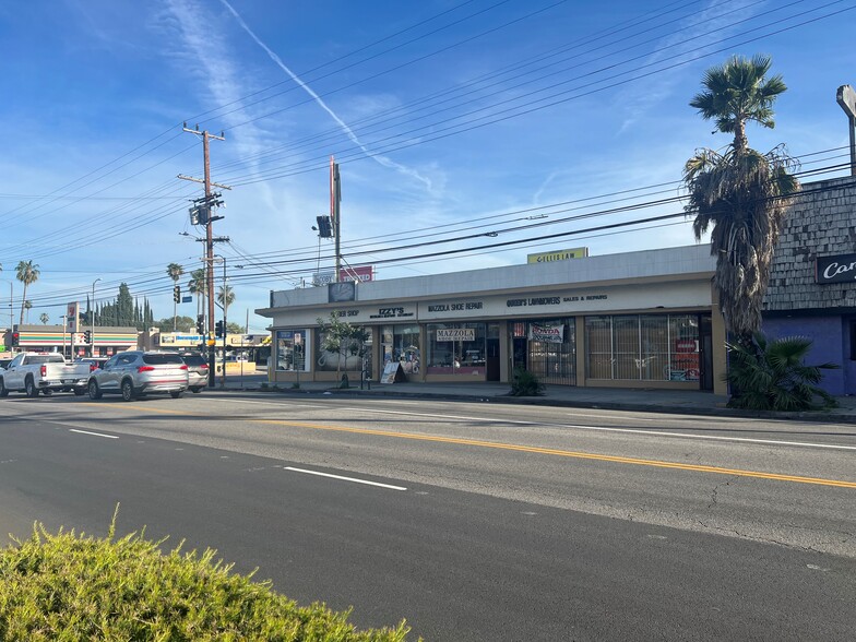 Primary Photo Of 19300-19306 Vanowen St, Reseda Storefront For Lease