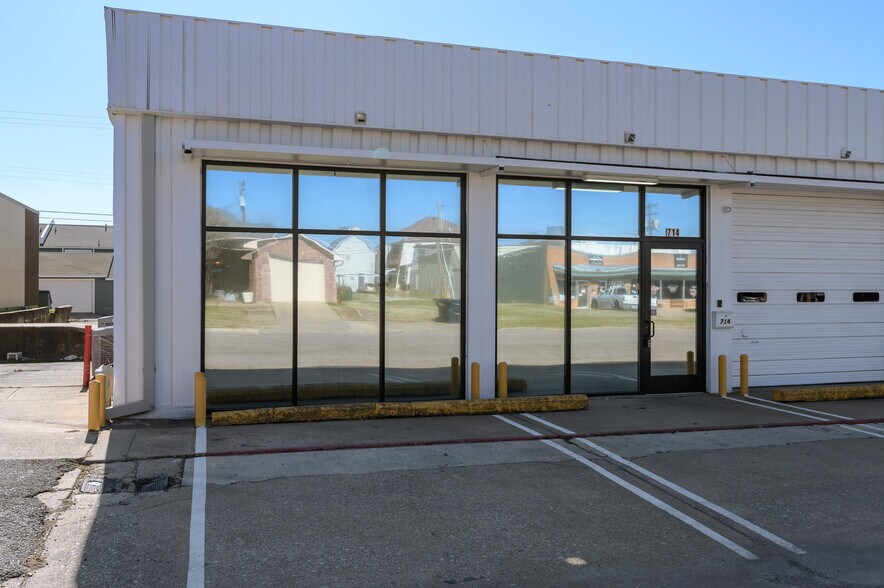 More Photos Of 200 S Armstrong Ave, Denison Storefront For Sale