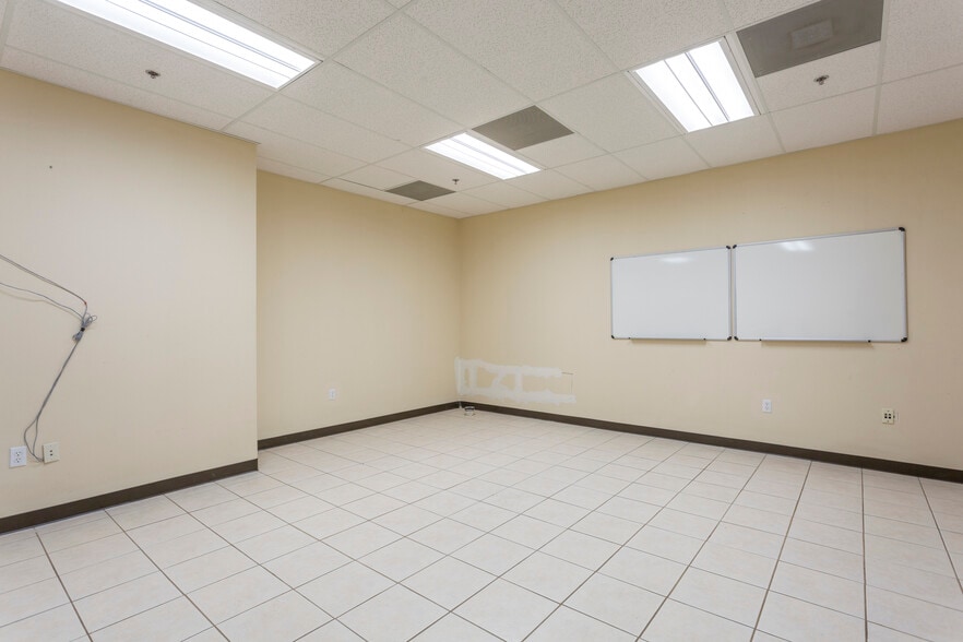 More Photos Of 1022 E Griffin Pky, Mission Medical For Sale