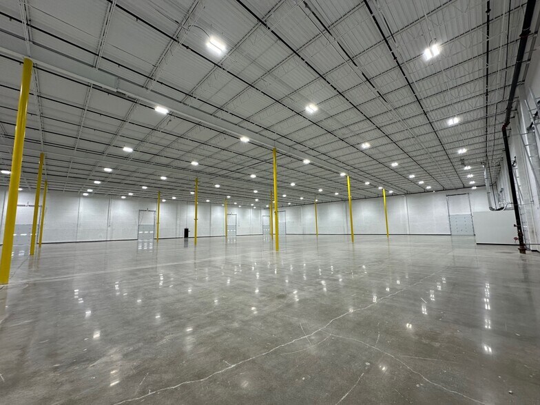 More Photos Of 3023 E Kemper Rd, Cincinnati Warehouse For Lease