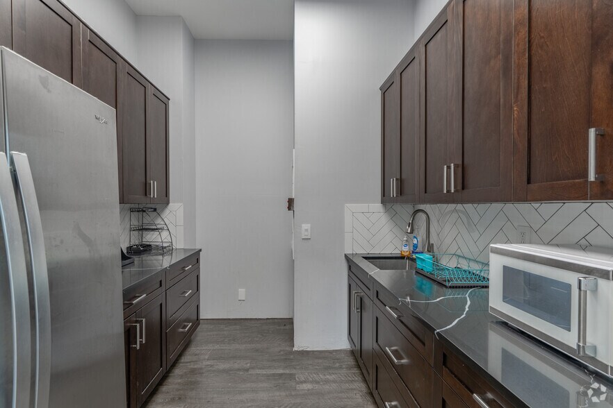 More Photos Of 164 W Royal Palm Rd, Boca Raton Office Residential For Lease